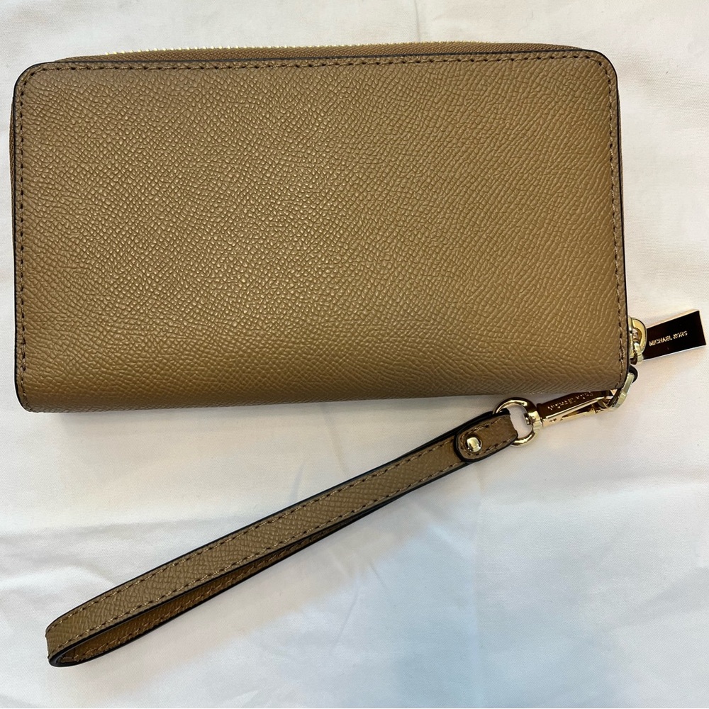 MICHAEL KORS Jet Set NWOT 
Saffiano Leather Medium Wristlet Wallet Camel 6 Cards - Picture 2 of 6